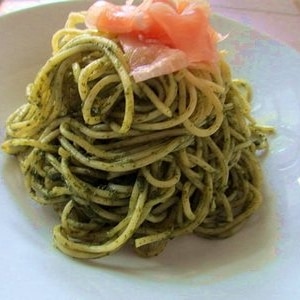 大葉とトマトのジェノベーゼパスタ